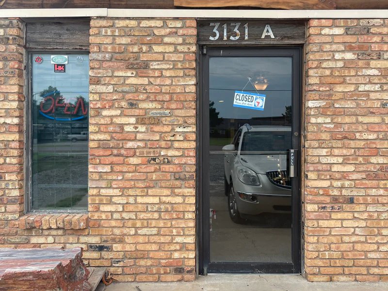 Steel River Knives is a knife store in Dustin, Oklahoma featuring Kitchen knives and knife sharpening.
