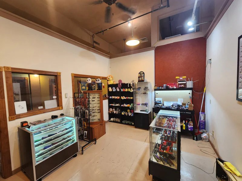 Big Yabo Knives is a knife store in Yuma, Arizona with a wide selection of knives and sharpening.