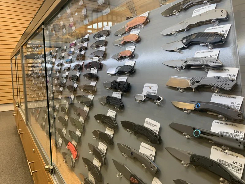 The Blade Bar - Bedford is a knife store in Fort Worth, Texas featuring Spyderco, Benchmade knives and knife sharpening.