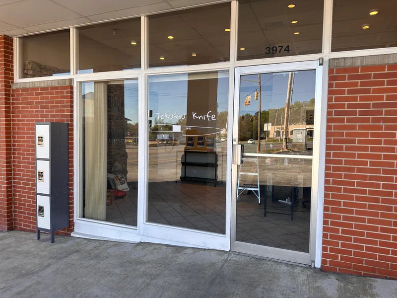 Tokushu Knife is a knife store in Chattanooga, Tennessee featuring Chef, Custom knives and knife sharpening.
