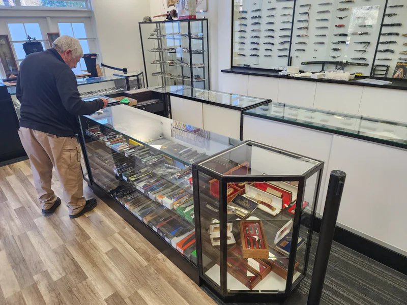 Trapper Jon's Knives is a knife store in San Antonio, Texas featuring Hunting, Custom, Benchmade knives and knife sharpening.