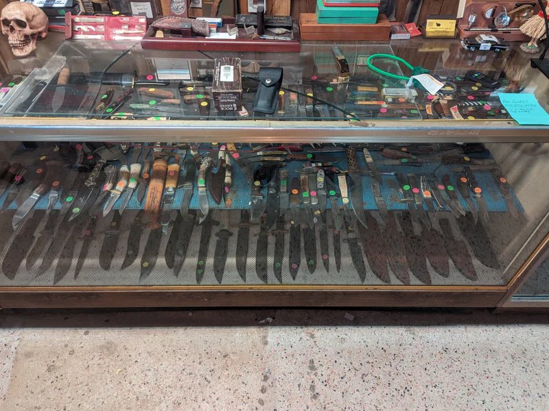 Turner's Knife Exchange is a knife store in Deltona, Florida featuring Custom knives.
