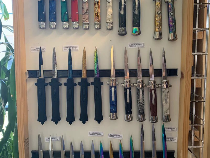 VB Sporting Good Inc is a knife store in Phoenix, Arizona featuring Buck knives and knife sharpening.