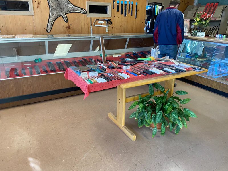 Veiga Knife Sales & Sharpening is a knife store in Dallas, Texas featuring Kitchen, Shun, Carbon steel knives and knife sharpening.