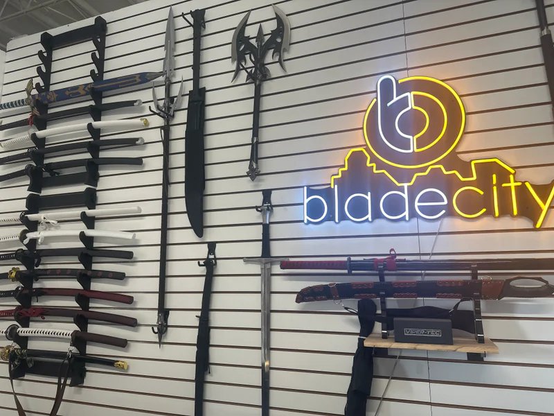 Viper Tec is a knife store in Miami, Florida featuring Custom knives and knife sharpening.