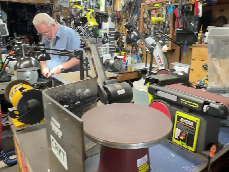 Veff Sharpening Service is a knife sharpening store in Brightwood, Oregon providing blade services.